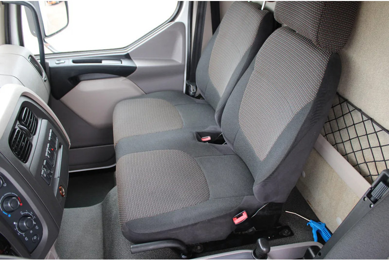 Camión caja cerrada DAF LF 210 + euro 6 + lift + 12T + 3P: foto 11