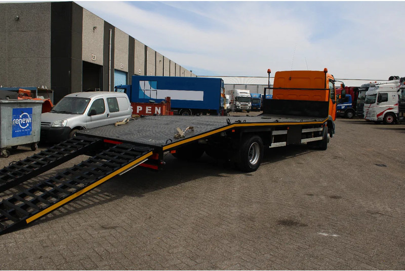 DAF LF 55.220 + HYDROLIC RAMPS + MANUAL - Camión portavehículos: foto 3 DAF LF 55.220 + HYDROLIC RAMPS + MANUAL - Camión portavehículos: foto 3