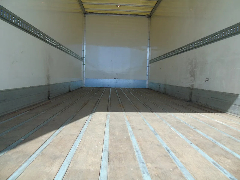 DAF XF 105 .460 + MANUAL + EURO 5 - Camión caja cerrada: foto 4 DAF XF 105 .460 + MANUAL + EURO 5 - Camión caja cerrada: foto 4