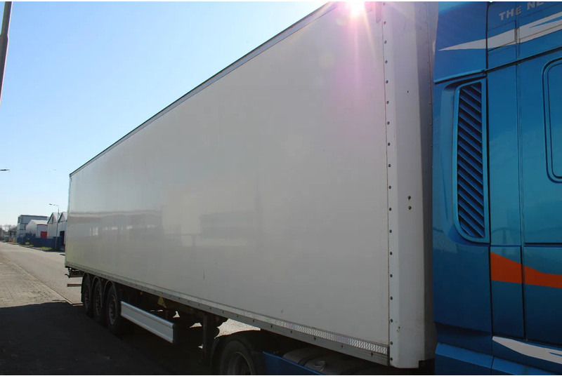 Kässbohrer 3x axle + bpw - Semirremolque caja cerrada: foto 2 Kässbohrer 3x axle + bpw - Semirremolque caja cerrada: foto 2