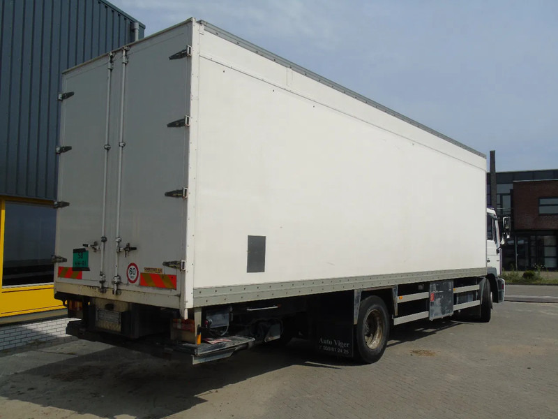 MAN L 220 + MANUAL + EURO 2 + DHOLLANDIA + 19T - Camión caja cerrada: foto 4 MAN L 220 + MANUAL + EURO 2 + DHOLLANDIA + 19T - Camión caja cerrada: foto 4