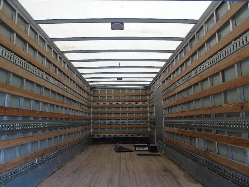 MAN TGL 12.250 + EURO 5 + LIFT - Camión caja cerrada: foto 3 MAN TGL 12.250 + EURO 5 + LIFT - Camión caja cerrada: foto 3