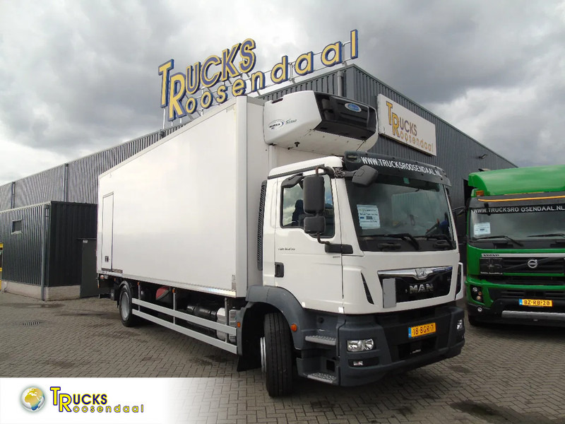 MAN TGM 18.250 + carrier supra 850euro 6 + lift + 19T - Camión frigorífico: foto 1 MAN TGM 18.250 + carrier supra 850euro 6 + lift + 19T - Camión frigorífico: foto 1