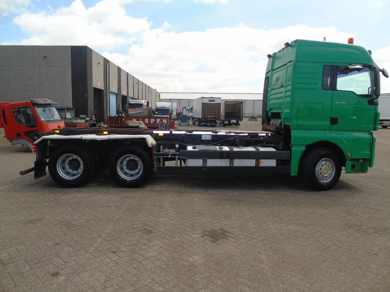 MAN TGX 28.480 + 6X4 + MANUAL - Camión con equipo de cable: foto 3 MAN TGX 28.480 + 6X4 + MANUAL - Camión con equipo de cable: foto 3