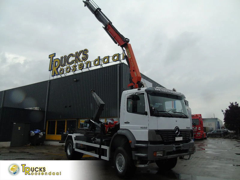 Mercedes-Benz Atego 1928 + 4x4 + PALFINGER PK11.500 + pallift + MANUAL + SPRING - Camión grúa: foto 1 Mercedes-Benz Atego 1928 + 4x4 + PALFINGER PK11.500 + pallift + MANUAL + SPRING - Camión grúa: foto 1