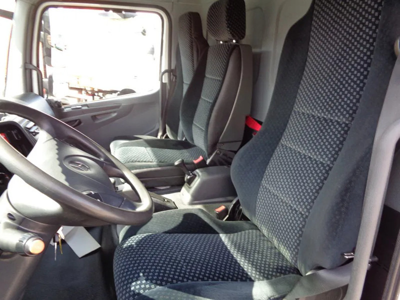 Mercedes-Benz Atego 816 + Euro 5 - Camión caja cerrada: foto 4 Mercedes-Benz Atego 816 + Euro 5 - Camión caja cerrada: foto 4