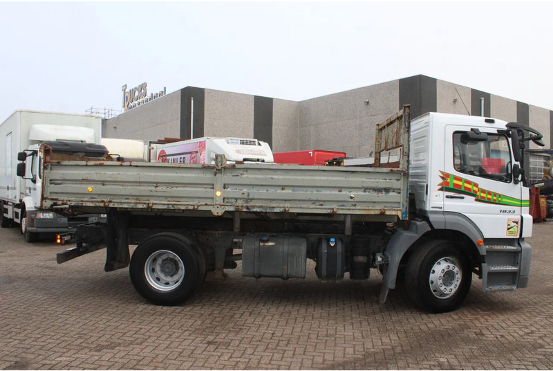 Mercedes-Benz Axor 1833 + tipper + manual - Camión volquete: foto 4 Mercedes-Benz Axor 1833 + tipper + manual - Camión volquete: foto 4