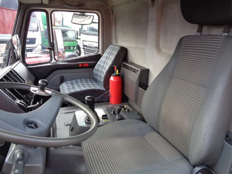 Mercedes-Benz SK 2433 + Semi-Auto + PTO + Serie 14 Crane + 3 pedals - Camión grúa: foto 4 Mercedes-Benz SK 2433 + Semi-Auto + PTO + Serie 14 Crane + 3 pedals - Camión grúa: foto 4