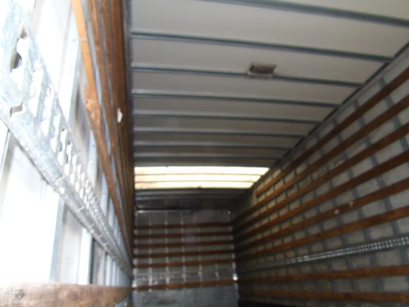 Camión caja cerrada Volvo FL 240 + 12t + euro 5 + lift: foto 11