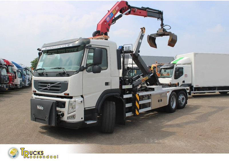 Volvo FM 330 + HMF 1035 + HOOKSYTEM HYVA + EURO 5 + 6X2 - Camión con equipo de cable, Camión grúa: foto 1 Volvo FM 330 + HMF 1035 + HOOKSYTEM HYVA + EURO 5 + 6X2 - Camión con equipo de cable, Camión grúa: foto 1