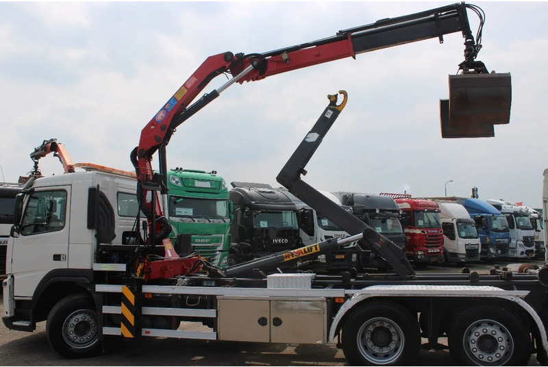 Volvo FM 330 + HMF 1035 + HOOKSYTEM HYVA + EURO 5 + 6X2 - Camión con equipo de cable, Camión grúa: foto 4 Volvo FM 330 + HMF 1035 + HOOKSYTEM HYVA + EURO 5 + 6X2 - Camión con equipo de cable, Camión grúa: foto 4