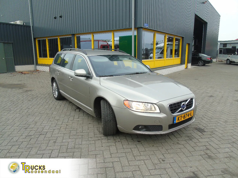 Volvo V70 + manual - Hatchback: foto 1 Volvo V70 + manual - Hatchback: foto 1