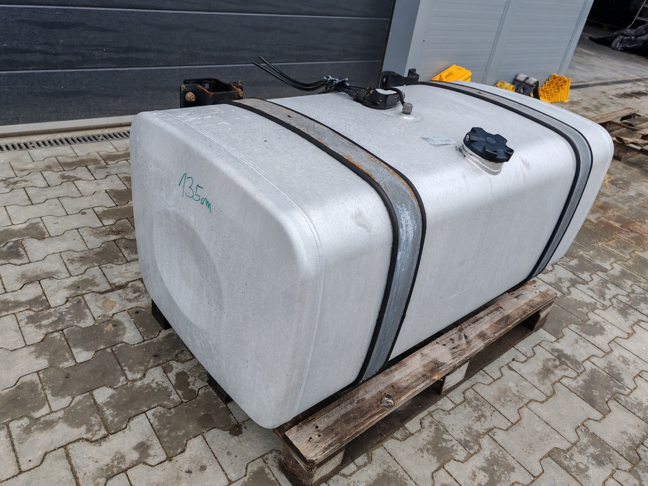 MAN TGS TGX / ALU FUEL TANK / 131x70x57,5 / 480L / 81122015937 - Depósito de combustible: foto 3 MAN TGS TGX / ALU FUEL TANK / 131x70x57,5 / 480L / 81122015937 - Depósito de combustible: foto 3