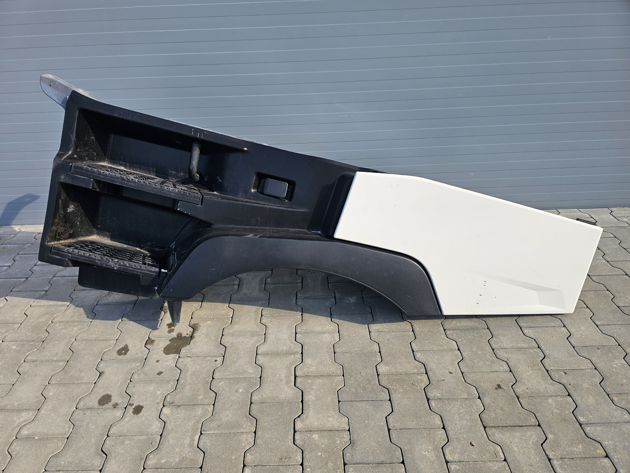 RENAULT RANGE T / HIGH CAB / LEFT FOOTSTEP / 82244459 - Peldaño: foto 2 RENAULT RANGE T / HIGH CAB / LEFT FOOTSTEP / 82244459 - Peldaño: foto 2