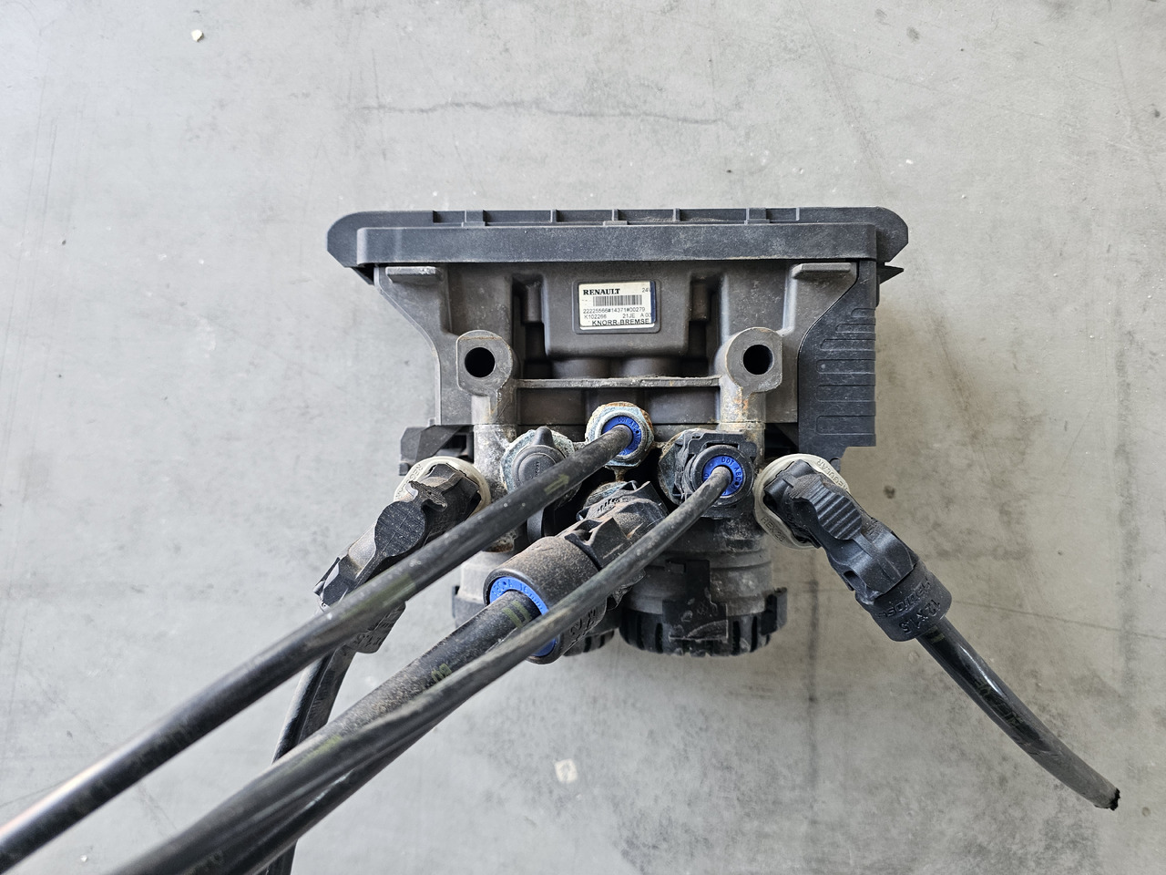 RENAULT RANGE T / REAR EBS VALVE / K102266 22225566 - Válvula de freno: foto 2 RENAULT RANGE T / REAR EBS VALVE / K102266 22225566 - Válvula de freno: foto 2