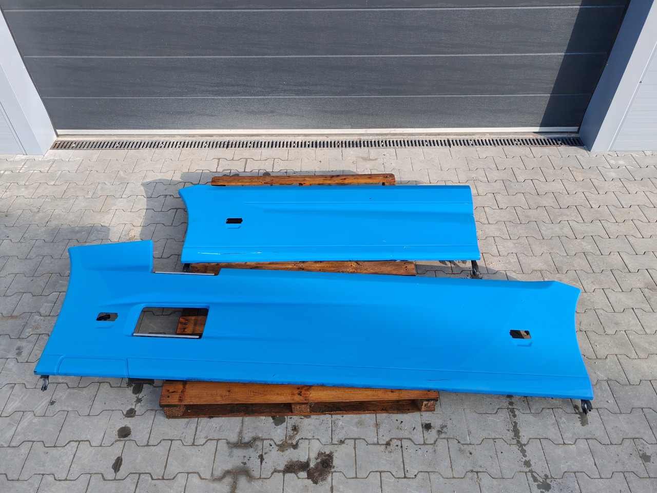 RENAULT RANGE T EURO 6 / SIDE SPOILERS SET - Recambio: foto 2 RENAULT RANGE T EURO 6 / SIDE SPOILERS SET - Recambio: foto 2