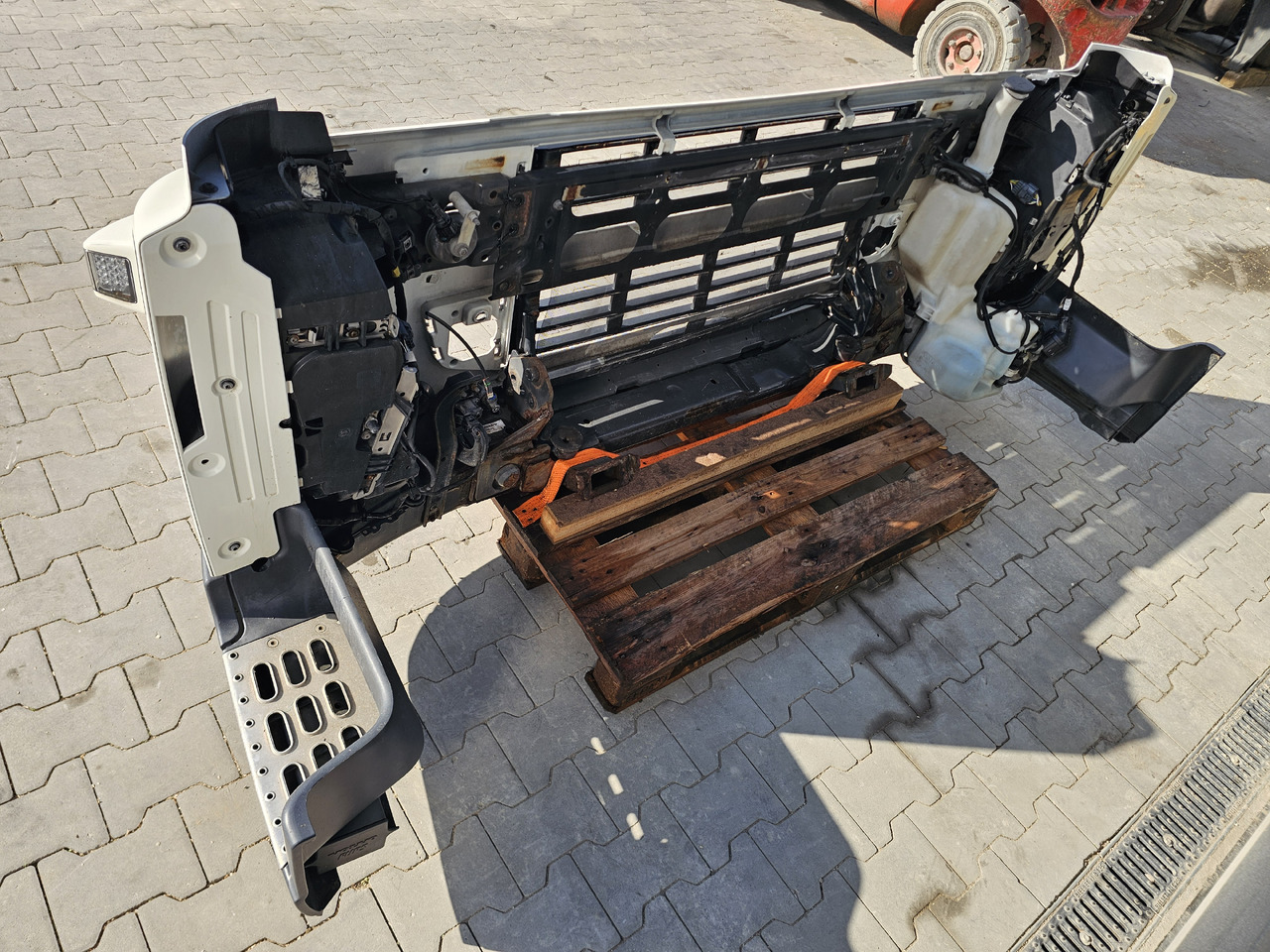 VOLVO FM3 EUR0 5 / COMPLETE BUMPER - Parachoques: foto 4 VOLVO FM3 EUR0 5 / COMPLETE BUMPER - Parachoques: foto 4