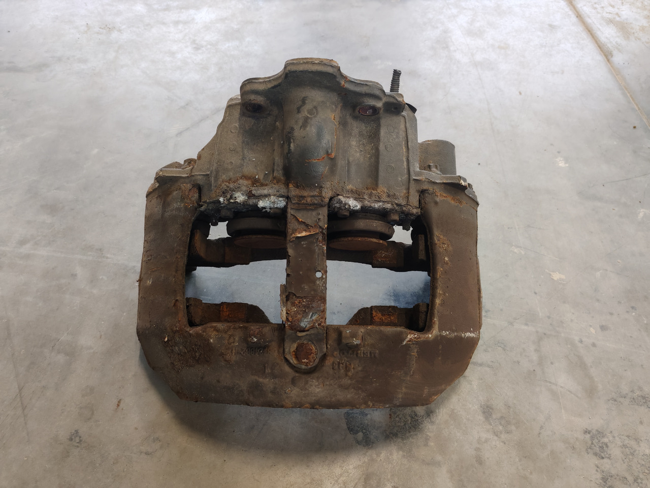VOLVO RENAULT DXI / MERITOR ELSA 225 / BRAKE CALIPER / LEFT - Pinza de freno: foto 2 VOLVO RENAULT DXI / MERITOR ELSA 225 / BRAKE CALIPER / LEFT - Pinza de freno: foto 2