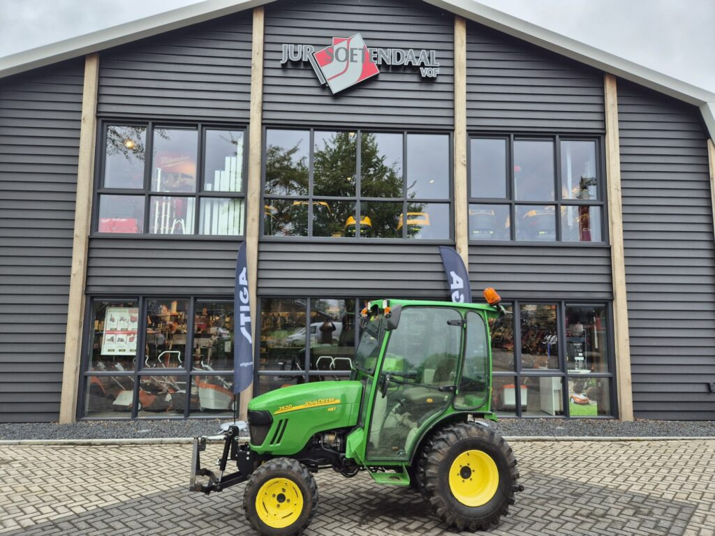 JOHN DEERE 2520 - Mini tractor: foto 1 JOHN DEERE 2520 - Mini tractor: foto 1