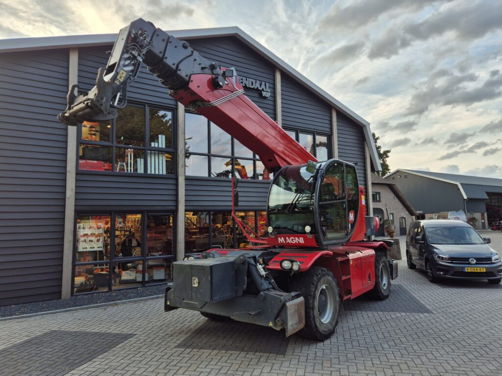 MAGNI RTH 6.30 SH roto telescopic handler - Manipulador telescópico: foto 2 MAGNI RTH 6.30 SH roto telescopic handler - Manipulador telescópico: foto 2
