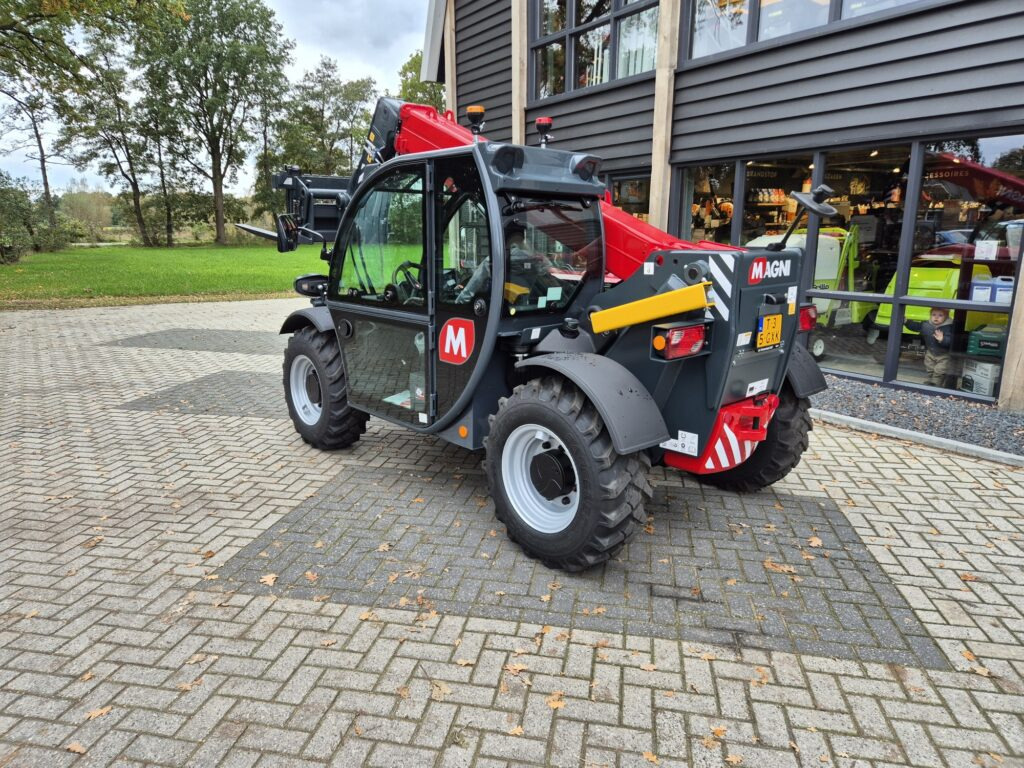 MAGNI TH 3.6 - Manipulador telescópico: foto 3 MAGNI TH 3.6 - Manipulador telescópico: foto 3