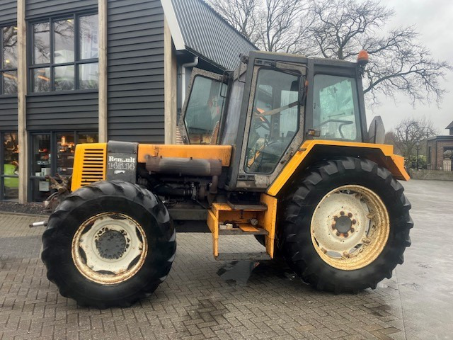 RENAULT 145.14 - Tractor: foto 1 RENAULT 145.14 - Tractor: foto 1