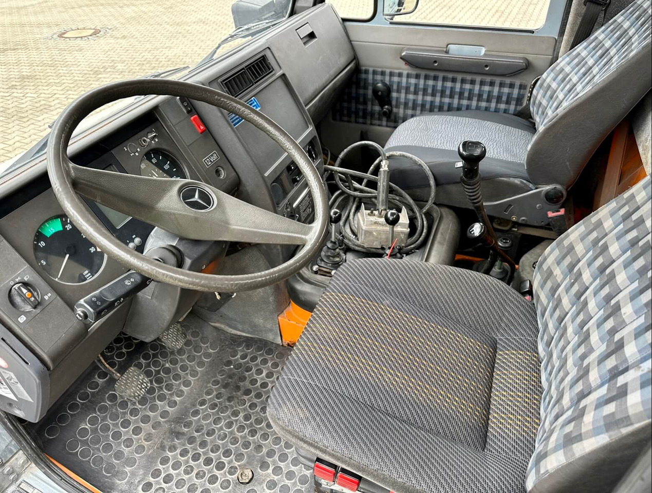 Camión volquete Unimog 130 - U130 418 74426 mit Kran und Winde Mer: foto 9