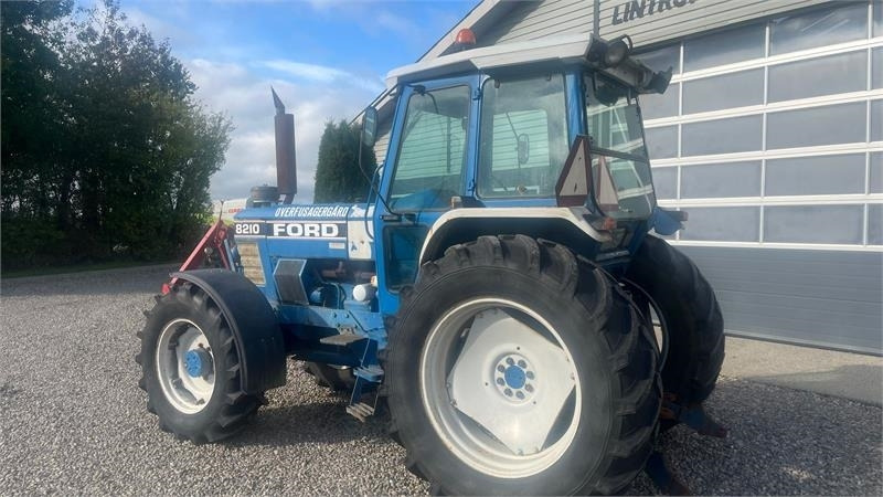Ford 8210 Force II Med frontlift  - Tractor: foto 3 Ford 8210 Force II Med frontlift  - Tractor: foto 3
