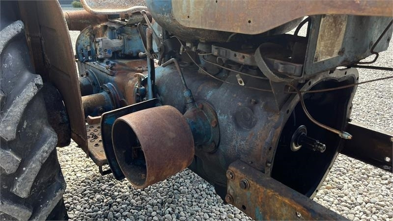 Tractor Fordson Major Motoren mangler, men mange god dele.: foto 15