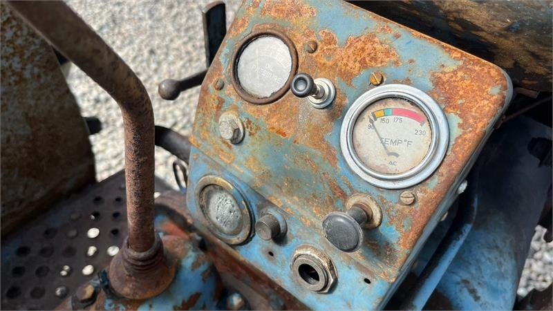 Tractor Fordson Major Motoren mangler, men mange god dele.: foto 16