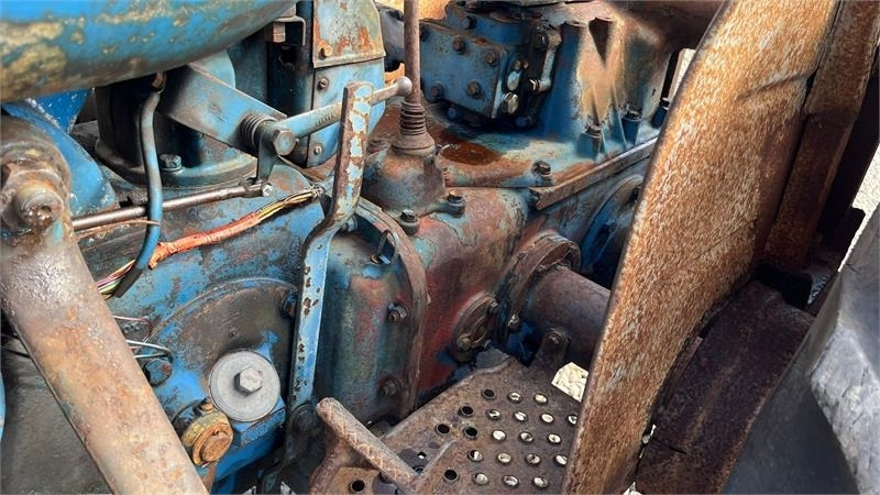 Tractor Fordson Major Motoren mangler, men mange god dele.: foto 7