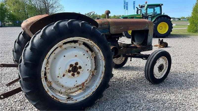 Tractor Fordson Major Motoren mangler, men mange god dele.: foto 13
