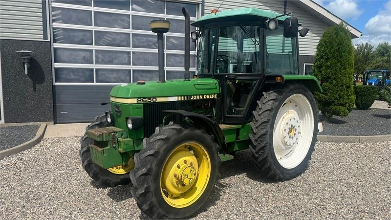 John Deere 2650 Med SGII kabine, 540 og 1000 pto omd - Tractor: foto 2 John Deere 2650 Med SGII kabine, 540 og 1000 pto omd - Tractor: foto 2