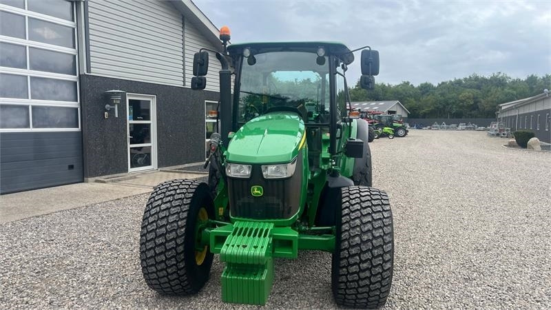 Tractor John Deere 5090 M Med græsdæk: foto 10