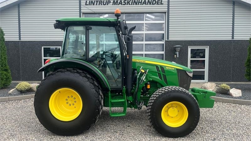 Tractor John Deere 5090 M Med græsdæk: foto 8
