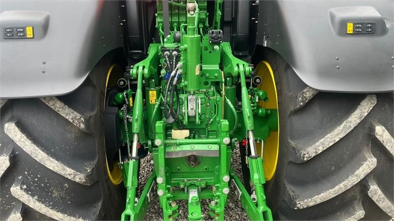John Deere 6R 215 Command Pro med frontlift - Tractor: foto 5 John Deere 6R 215 Command Pro med frontlift - Tractor: foto 5