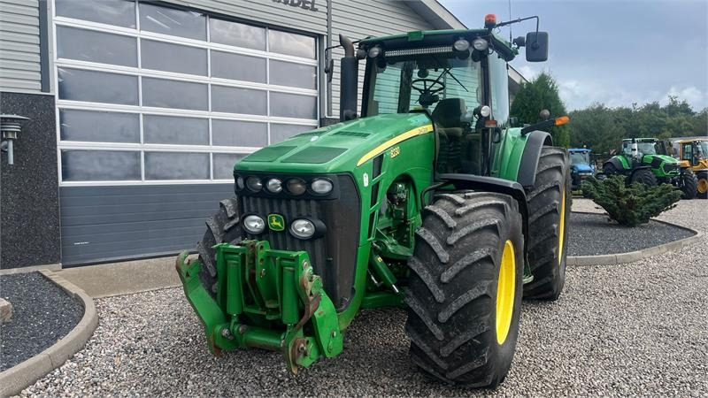 Tractor John Deere 8230 Med frontlift: foto 9 Tractor John Deere 8230 Med frontlift: foto 9