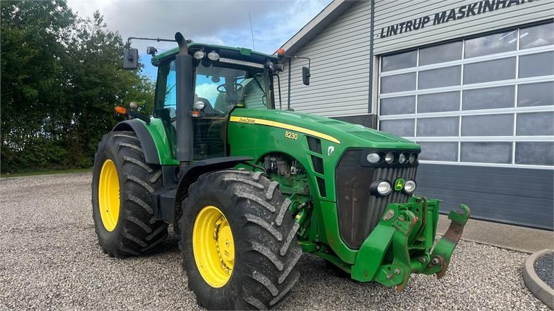 Tractor John Deere 8230 Med frontlift: foto 17 Tractor John Deere 8230 Med frontlift: foto 17