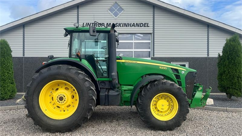 Tractor John Deere 8230 Med frontlift: foto 8 Tractor John Deere 8230 Med frontlift: foto 8
