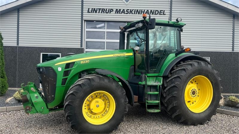 John Deere 8230 Med frontlift - Tractor: foto 1 John Deere 8230 Med frontlift - Tractor: foto 1