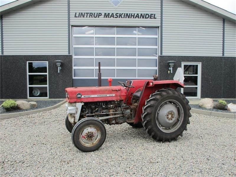 Massey Ferguson 135 Sjælden Benzin MF135. Den starter og går godt - Tractor: foto 1 Massey Ferguson 135 Sjælden Benzin MF135. Den starter og går godt - Tractor: foto 1