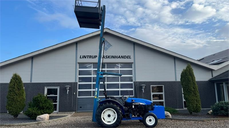 Tractor New Holland TN55D Med Byggelift: foto 7 Tractor New Holland TN55D Med Byggelift: foto 7
