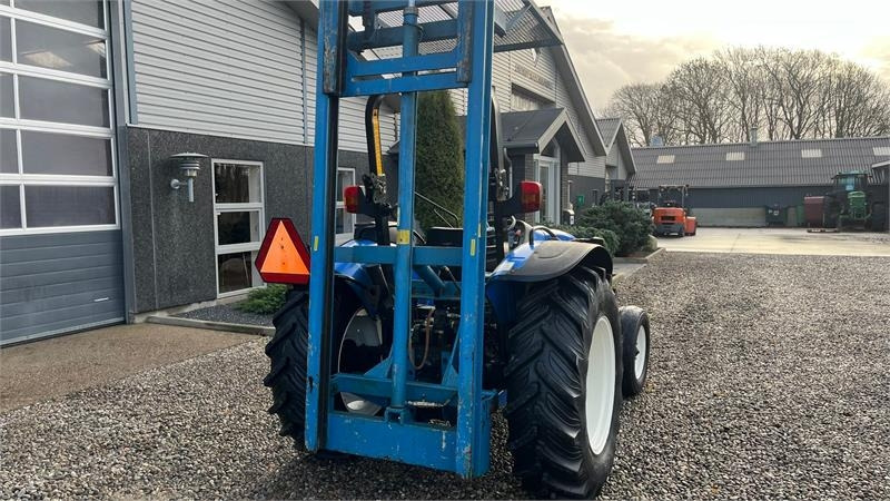 Tractor New Holland TN55D Med Byggelift: foto 14 Tractor New Holland TN55D Med Byggelift: foto 14