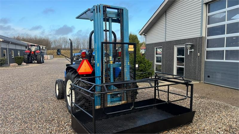 Tractor New Holland TN55D Med Byggelift: foto 11 Tractor New Holland TN55D Med Byggelift: foto 11