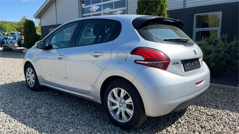 Peugeot 208 1,6 BlueHDi 100 Active Van 5d. NYSYNET og KUN - Minibús, Furgoneta de pasajeros: foto 5 Peugeot 208 1,6 BlueHDi 100 Active Van 5d. NYSYNET og KUN - Minibús, Furgoneta de pasajeros: foto 5