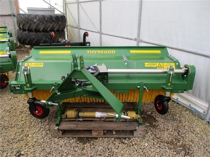 Thyregod TK 2300 TK2300 Med hydraulisk sving og PTO-træk - Barredora cucharón para Maquinaria agrícola: foto 2 Thyregod TK 2300 TK2300 Med hydraulisk sving og PTO-træk - Barredora cucharón para Maquinaria agrícola: foto 2