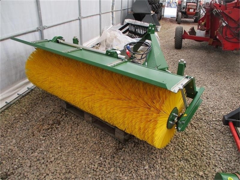 Thyregod TK 2300 TK2300 Med hydraulisk sving og PTO-træk - Barredora cucharón para Maquinaria agrícola: foto 1 Thyregod TK 2300 TK2300 Med hydraulisk sving og PTO-træk - Barredora cucharón para Maquinaria agrícola: foto 1