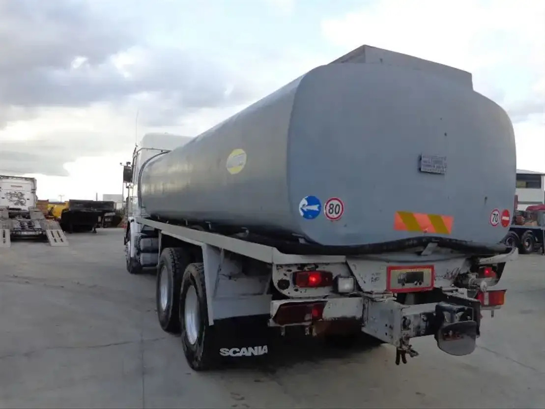 Scania R143-470 V8 Scania R143HL .470 6X2 Diesel/OIL Tank - Camión cisterna: foto 4 Scania R143-470 V8 Scania R143HL .470 6X2 Diesel/OIL Tank - Camión cisterna: foto 4