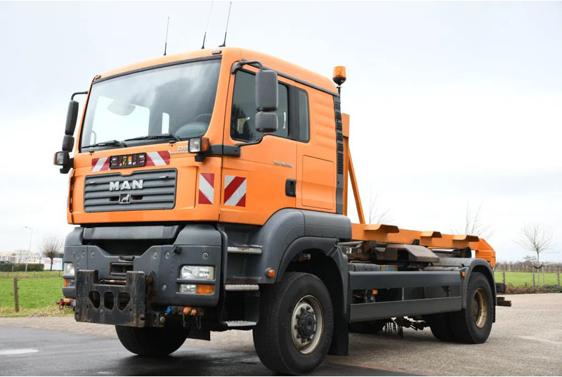 MAN TGA 18.350 4X4 BL HAAKARM/HOOKLIFT/ABROLLER!!KOMMUNAL!! - Camión multibasculante: foto 3 MAN TGA 18.350 4X4 BL HAAKARM/HOOKLIFT/ABROLLER!!KOMMUNAL!! - Camión multibasculante: foto 3