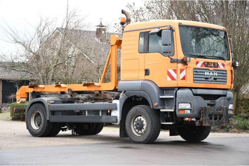 MAN TGA 18.350 4X4 BL HAAKARM/HOOKLIFT/ABROLLER!!KOMMUNAL!! - Camión multibasculante: foto 2 MAN TGA 18.350 4X4 BL HAAKARM/HOOKLIFT/ABROLLER!!KOMMUNAL!! - Camión multibasculante: foto 2